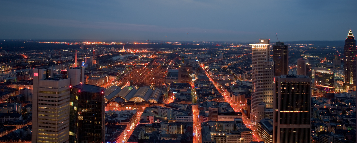 Frankfurt bevor es Nacht wird - oder - der Landeanflug