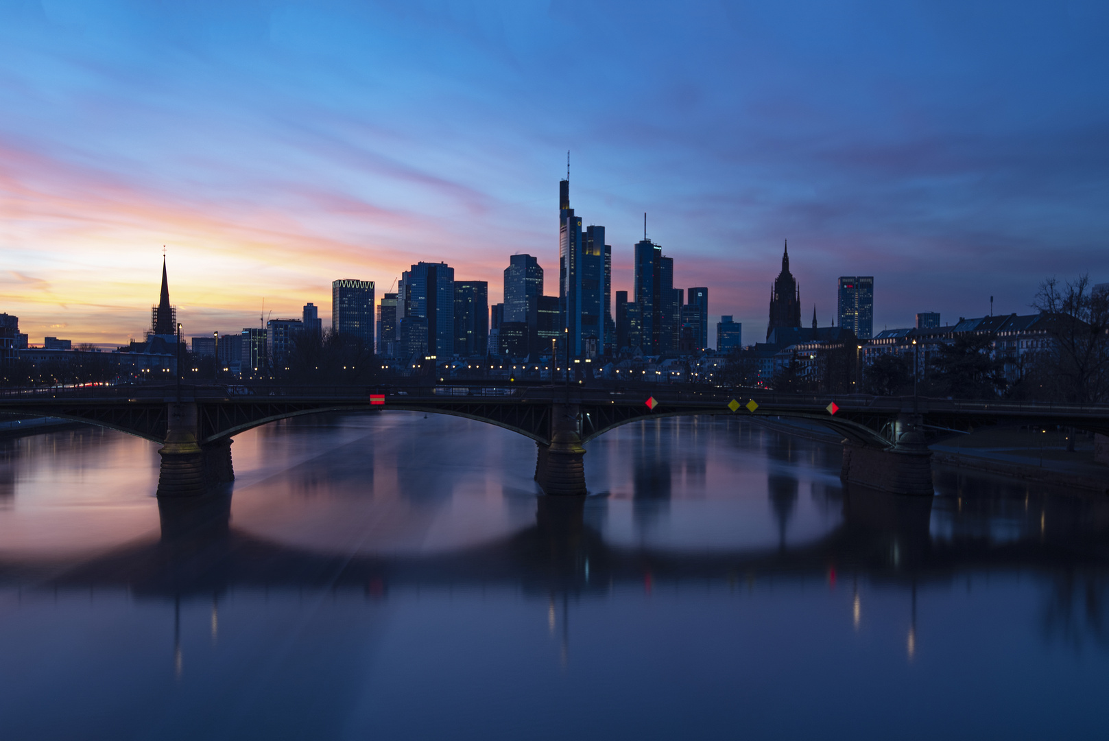Frankfurt, blaue Stunde