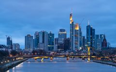 Frankfurt, Blick aufs Hochhausviertel - III
