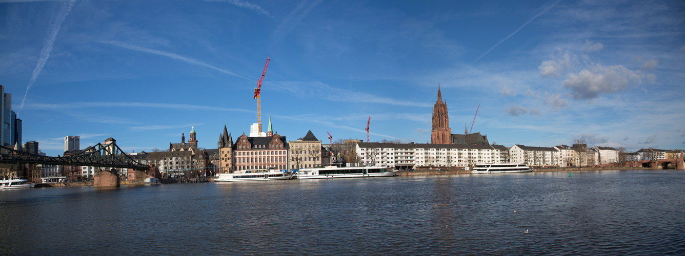 Frankfurt - Blick vom Eisernen Steg (II)