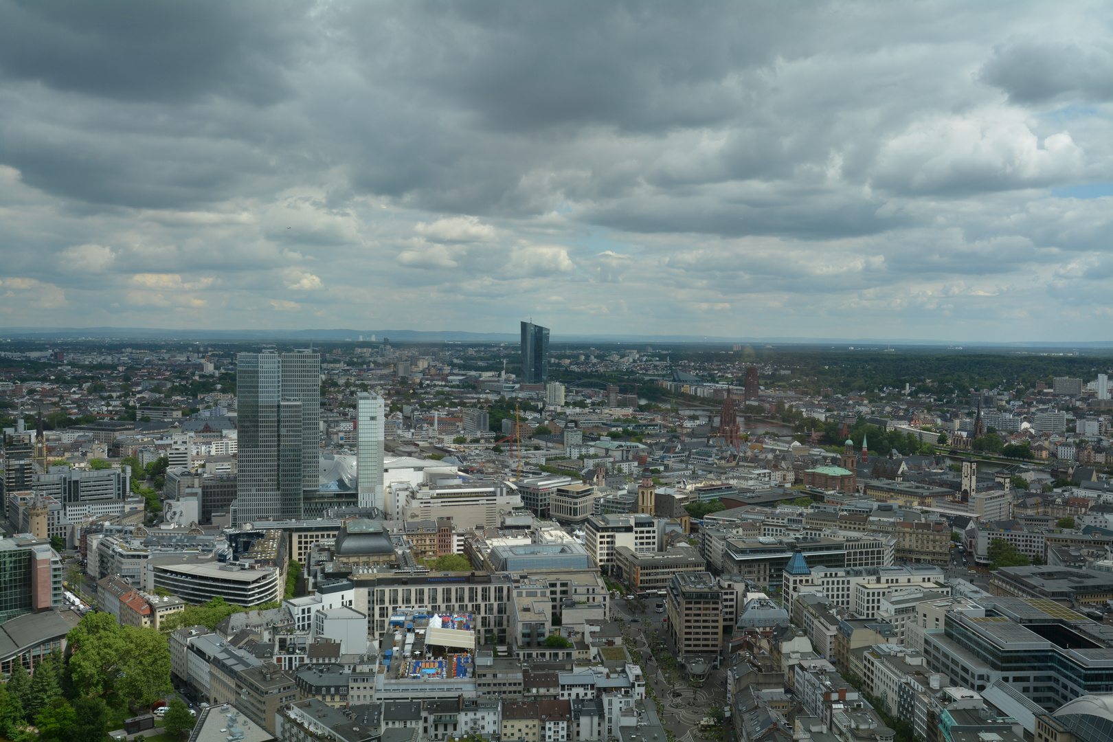 Frankfurt: Blick vom Opernturm auf die Stadt und das Ostend