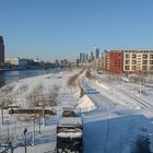 Frankfurt: Blick von der Dachterrasse des Oosten auf Weseler Werft Ende 2014 im Schnee