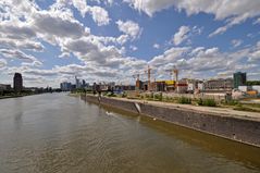 Frankfurt Blick von der Deutschherrnbrücke auf EZB-Baustelle