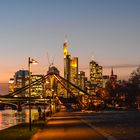 Frankfurt: Blick von der Weseler Werft Richtung Flößerbrücke und Bankenviertel