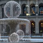 Frankfurt: Brunnen vor der Alten Oper mit Weihnachtsdekoration 2014