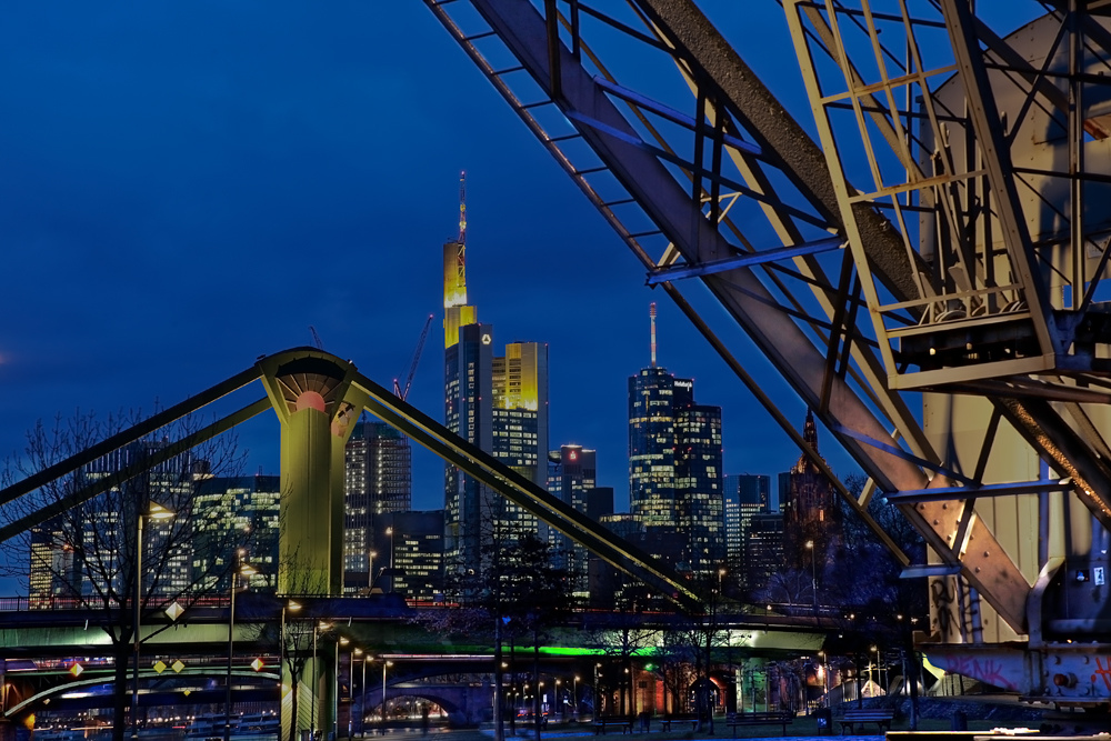 Frankfurt by night 03 13