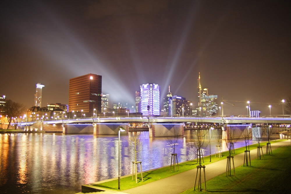 Frankfurt by night & river Main