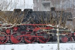 Frankfurt: Dampflok im Schneesturm