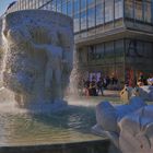 Frankfurt, der Brunnen in der "Zeil" (Frankfurt, el fuente en la calle "Zeil")