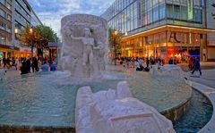 Frankfurt, der tolle Brunnen in der "Zeil" (el fuente fantástico situado en la calle "Zeil")