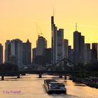 Frankfurt - Die Stadt im goldenen Licht der Banken.