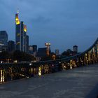 Frankfurt, Eiserner Steg mit Skyline
