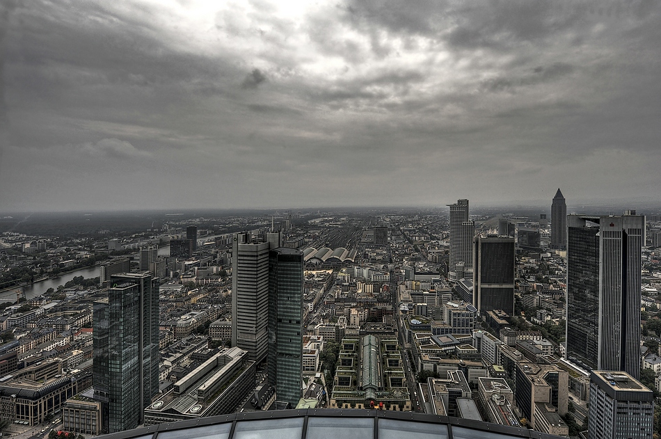 Frankfurt - Es liegt ein Grauschleier über dem Bankenviertel