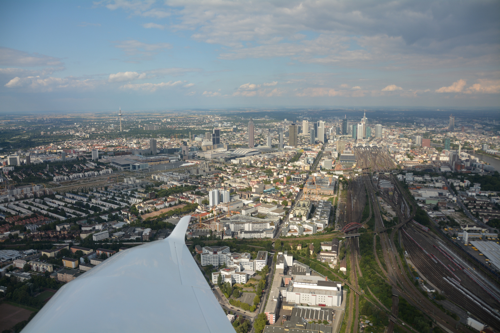 Frankfurt: Europaviertel und Gleisvorfeld im August 2013