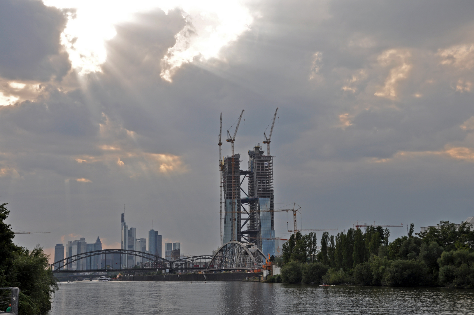 Frankfurt: EZB-Neubau und neue Mainbrücke