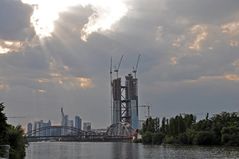 Frankfurt: EZB-Neubau und neue Mainbrücke