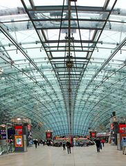 Frankfurt-Flughafen: Fernbahnhof Glashalle