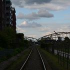 Frankfurt: Gleise der Hafenbahn an der Weseler Werft in der Morgendämmerung