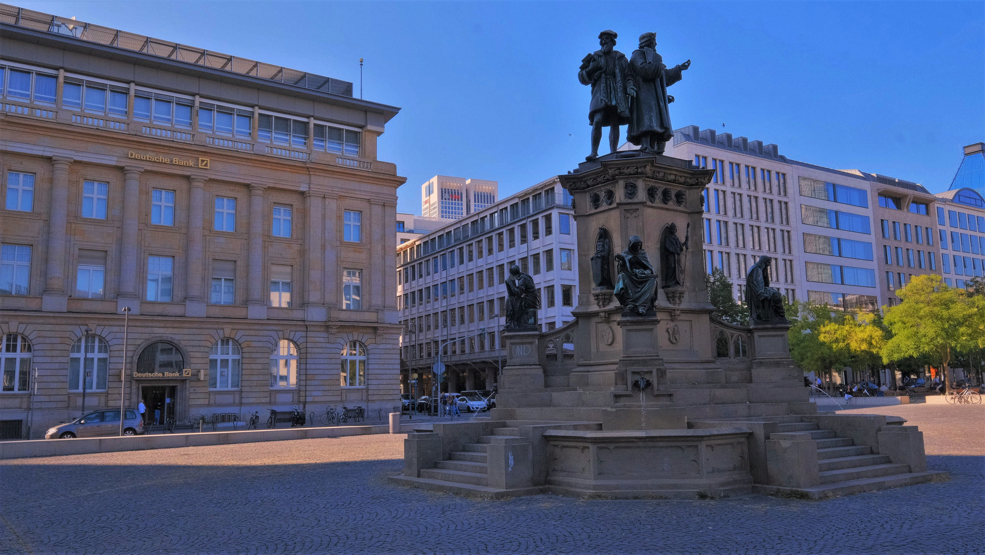 Frankfurt, Goethe-Platz (Frankfurt, la plaza "Goethe-Platz")