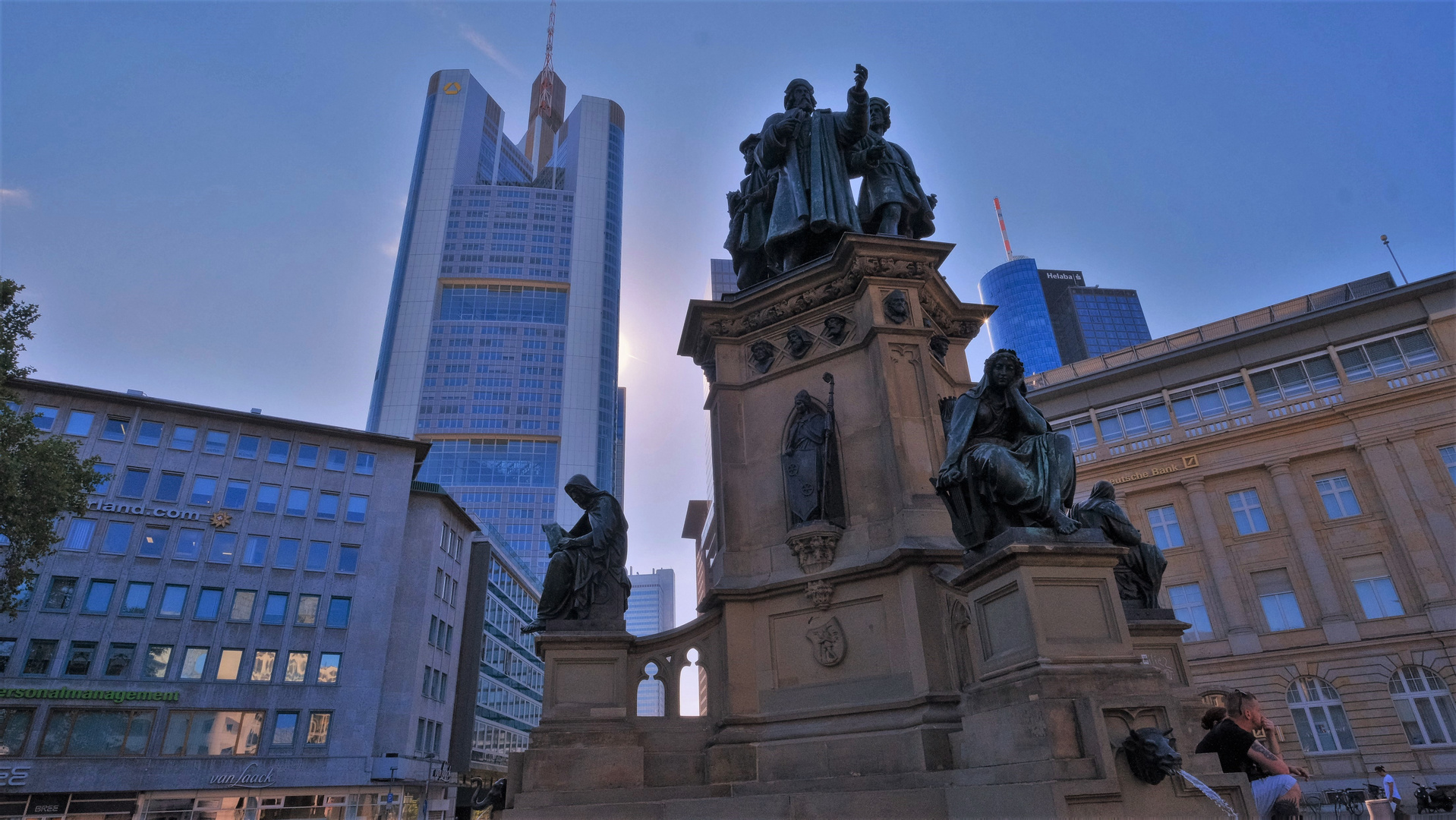 Frankfurt, Goethe-Platz (Frankfurt, la plaza "Goethe-Platz")