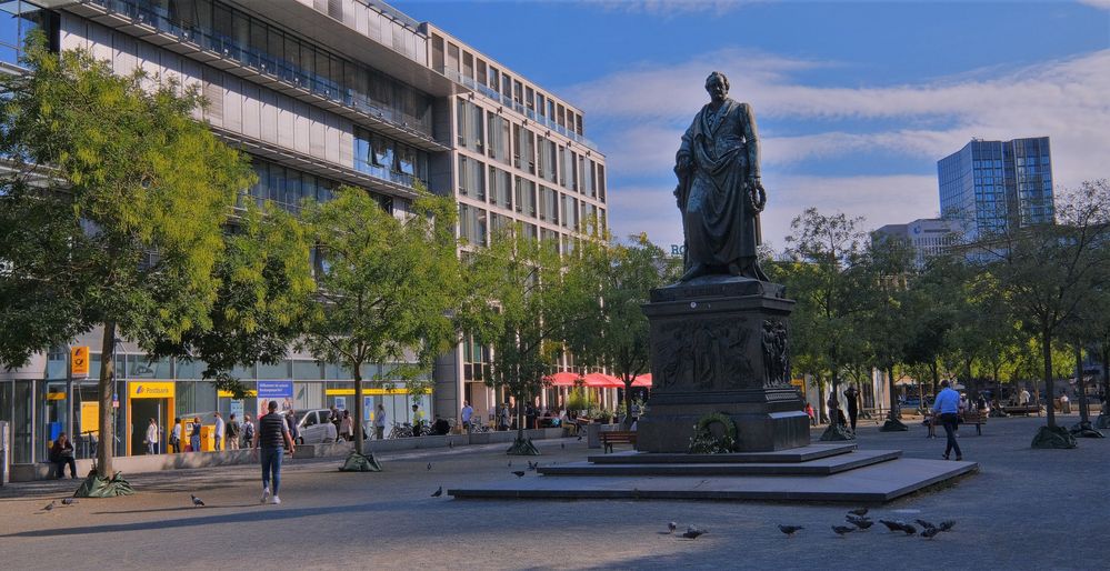 Frankfurt, Goethe-Platz (Frankfurt, la plaza "Goethe-Platz")