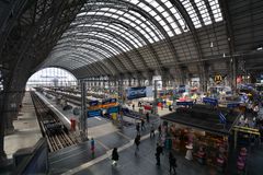 Frankfurt: Hauptbahnhof - Große Halle an einem Sonntag