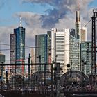 Frankfurt: Hauptbahnhof Vorfeld + Skyline