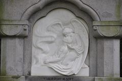 Frankfurt: Hauptfriedhof - Engel - Halbrelief