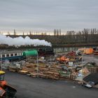 Frankfurt: Historische Eisenbahn am 3. Advent in Höhe des neuen Hafenparks