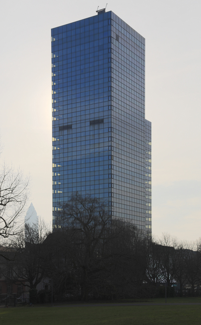 Frankfurt - Hochhaus am Park (in der Nähe des Uni Campus)