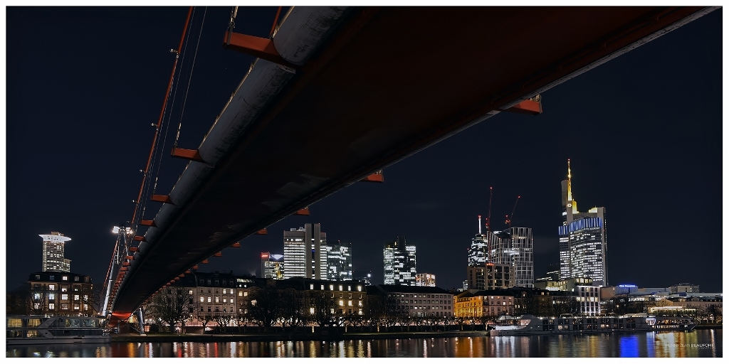 Frankfurt Holbeinsteg bei Nacht