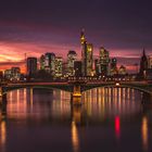 Frankfurt - Ignatz-Bubis-Brücke und Skyline