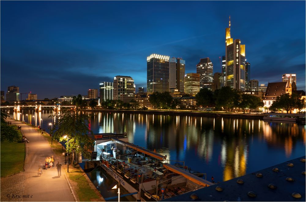 Frankfurt III - Skyline und Mainufer