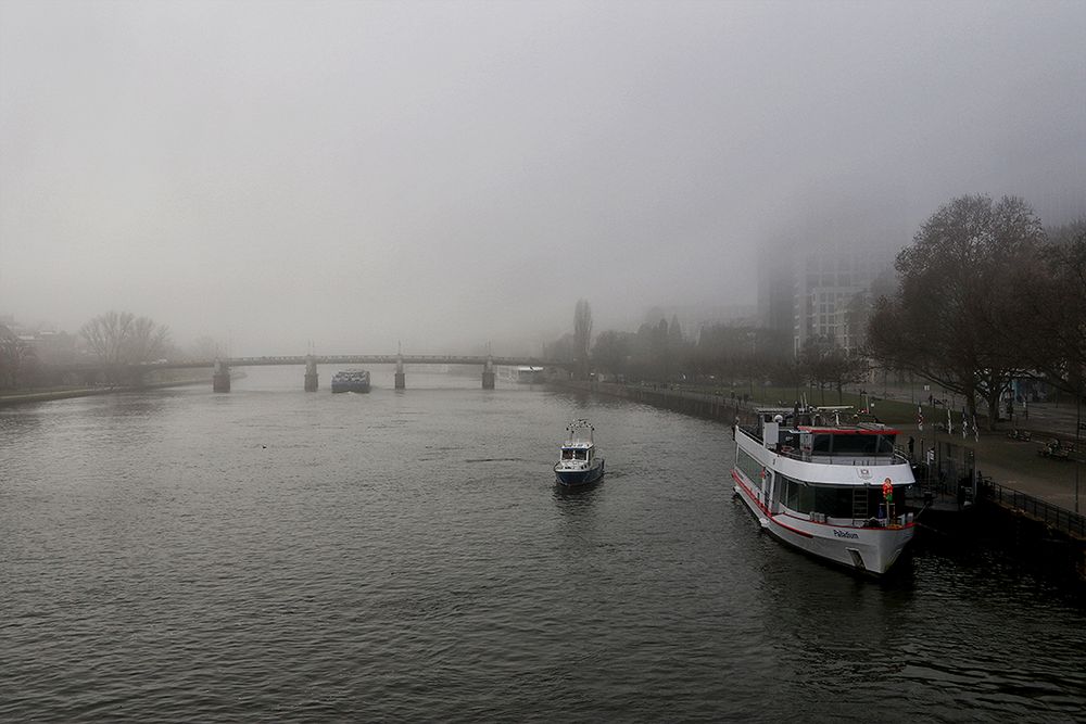 Frankfurt im Nebel