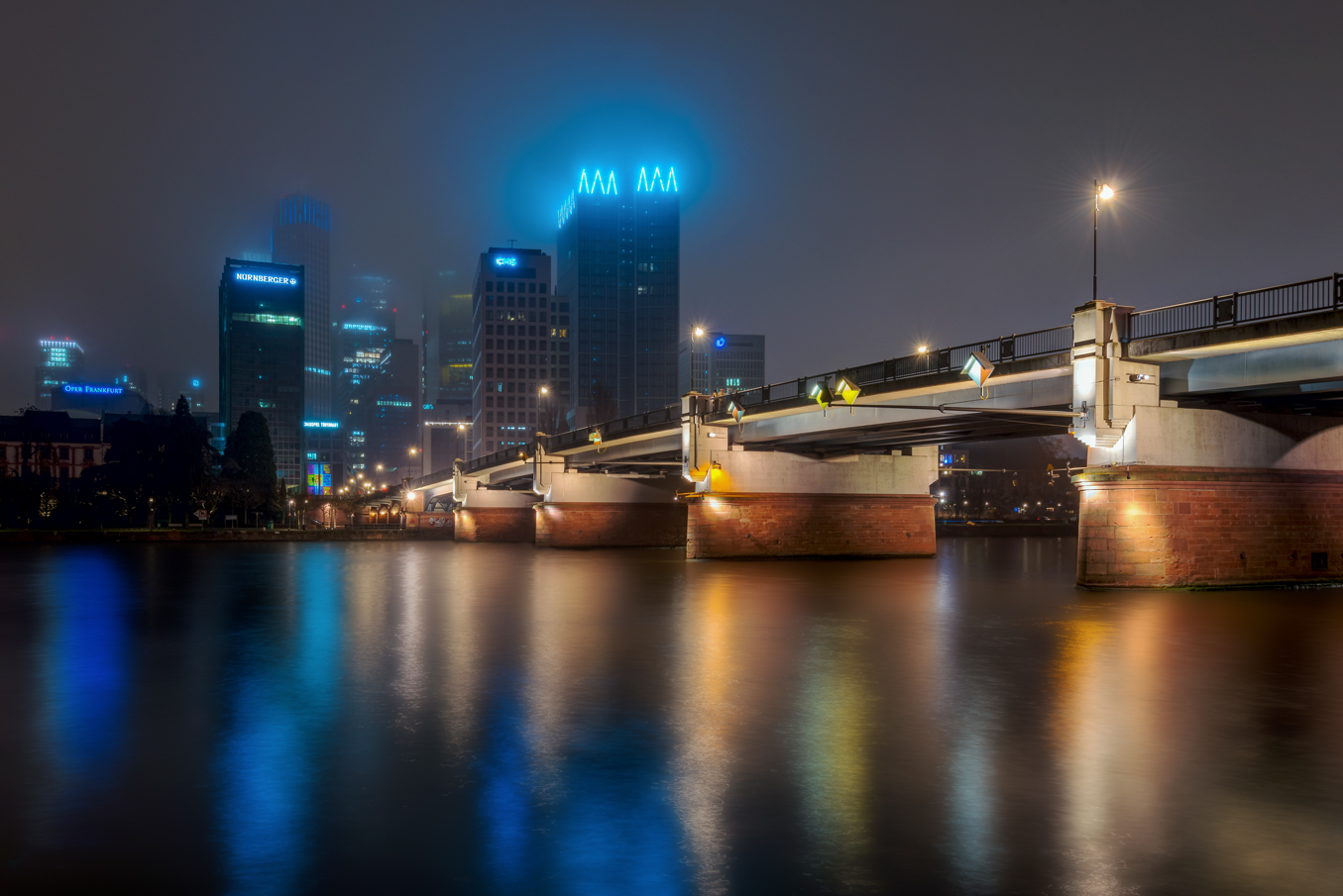 Frankfurt im Nebel