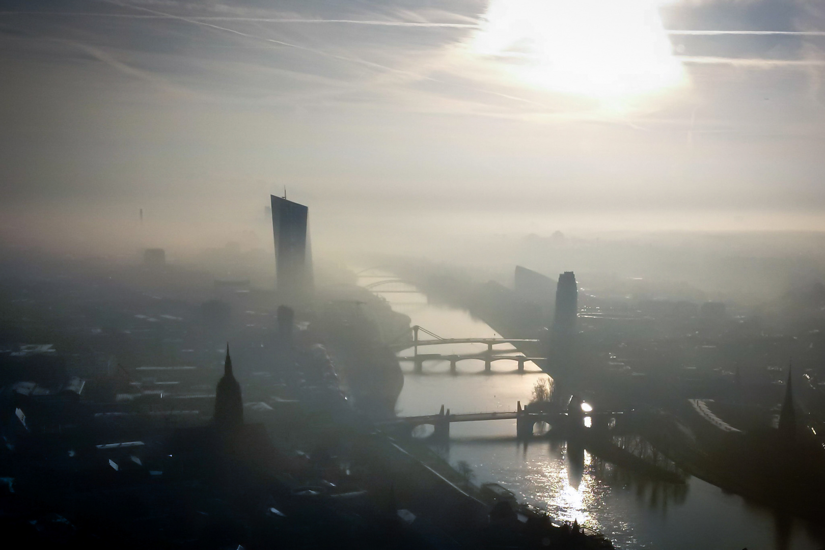 Frankfurt im Nebel Foto & Bild sonnenaufgang, nebel Bilder auf