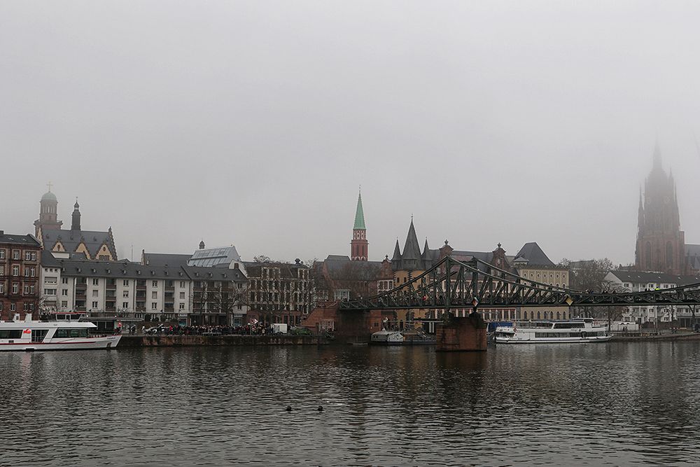 Frankfurt im Nebel