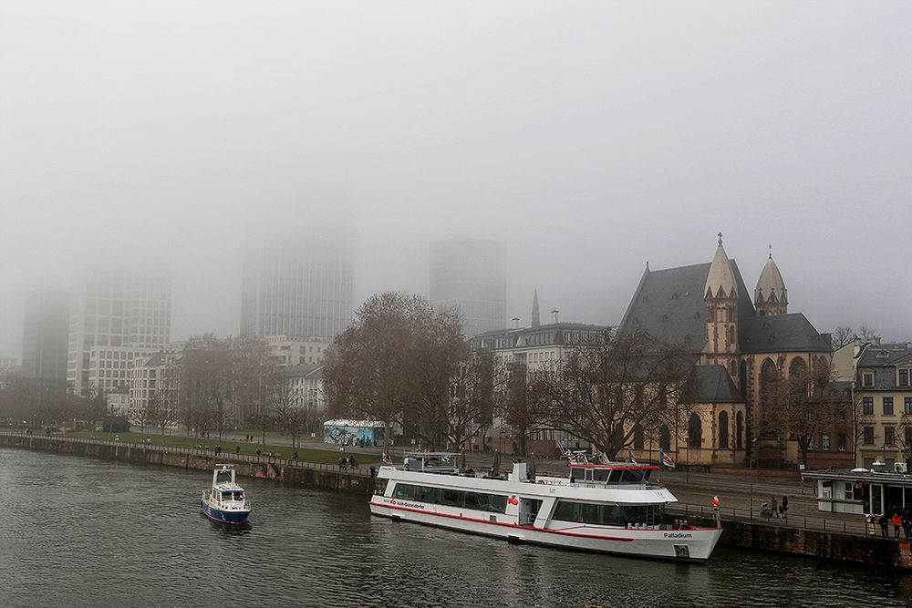 Frankfurt im Nebel