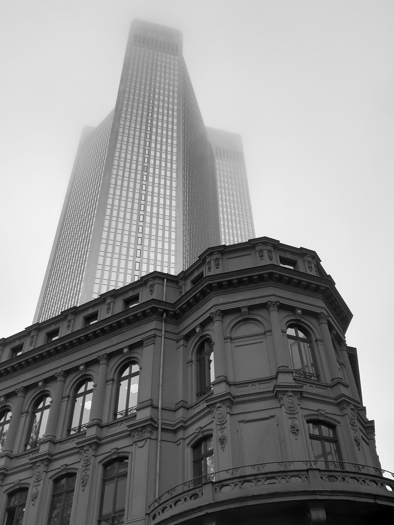 Frankfurt im Nebel, Ostend