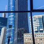 Frankfurt in blau gespiegelt