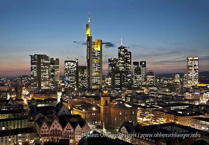 Frankfurt in der Dämmerung