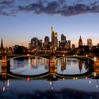 Frankfurt in der Dämmerung und bei Nacht