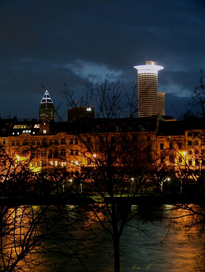 Frankfurt in the Night 3 . . .