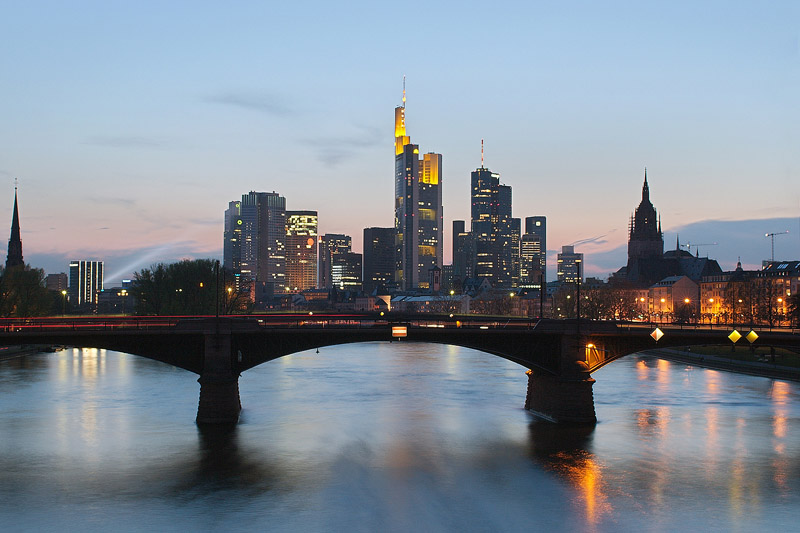 Frankfurt - Innenstadt von der Flößerbrücke - Luminale 2006