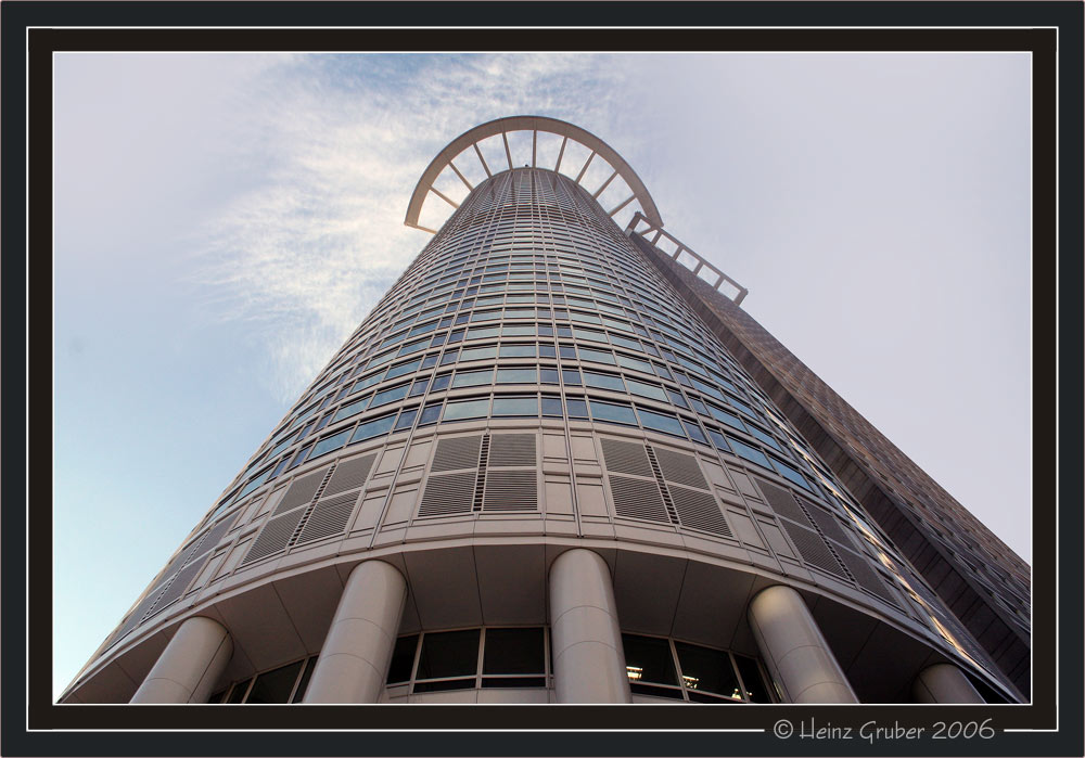 Frankfurt Kronenhochhaus 208m