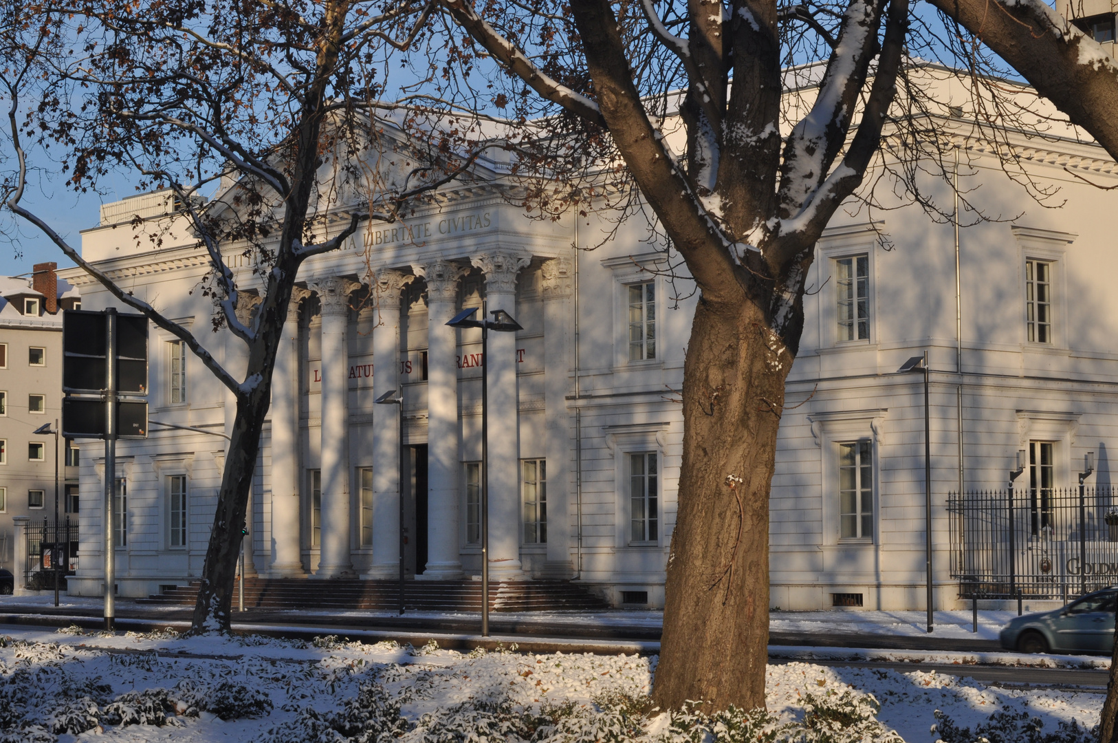 Frankfurt: Literaturhaus im Winter