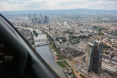Frankfurt: Luftaufnahme EZB-Neubau Richtung Skyline August 2013
