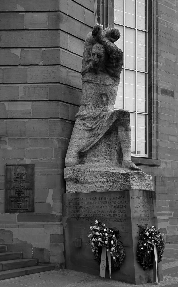 Frankfurt - Mahnmal an der Paulskirche