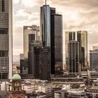 Frankfurt Main Skyline und die Paulskirche