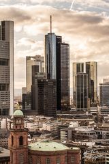 Frankfurt Main Skyline und die Paulskirche